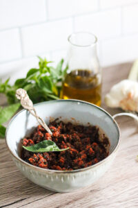 Oregano Pesto mit Tomaten