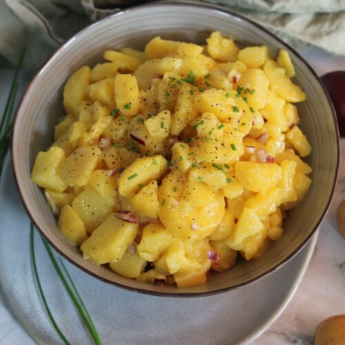 Bayrischer Kartoffelsalat mit Brühe, Essig & Öl