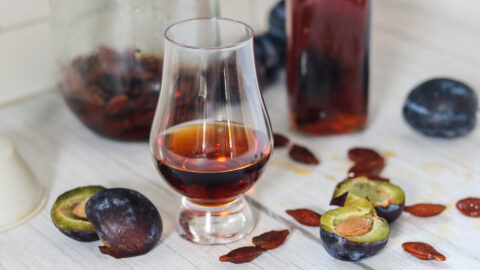 Falscher Amaretto aus Zwetschgenkernen