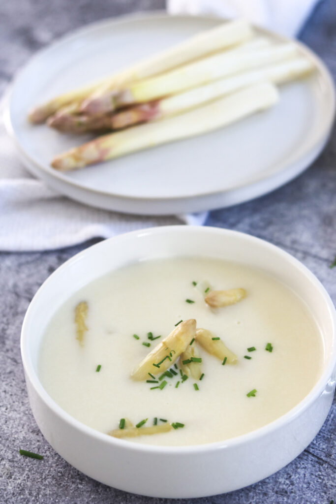 einfache Spargelsuppe - cremig und intensiv