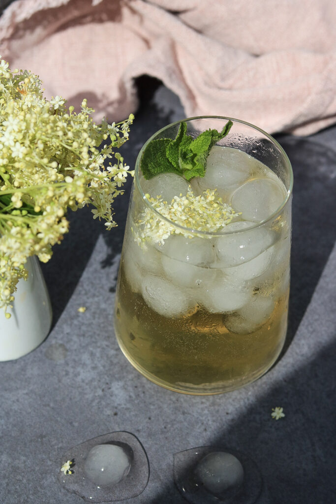 Lillet Spritz mit Holunderblütensirup