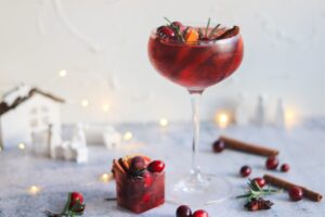 Weihnachtlicher Aperol Spritz mit Cranberry