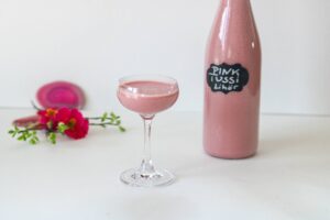 Pink Tussi Likör - Tussi Likör mit Kirschsaft 3 Pink Tussi Likör aus Kirschsaft, Sahne, Joghurt und Wodka